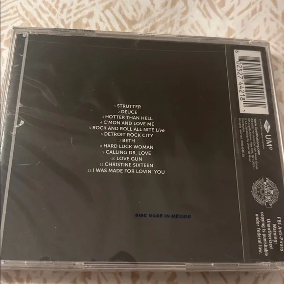 Kiss Icon CD :: NEW - Picture 3 of 4